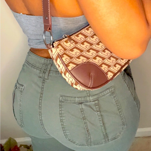 Sliming Cargo Pants w/flare bottoms - Picture 6 of 6